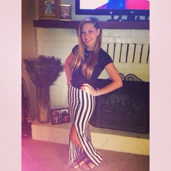 Profile Picture of Cassidie Henry (@cassidiehenry) on Poshmark