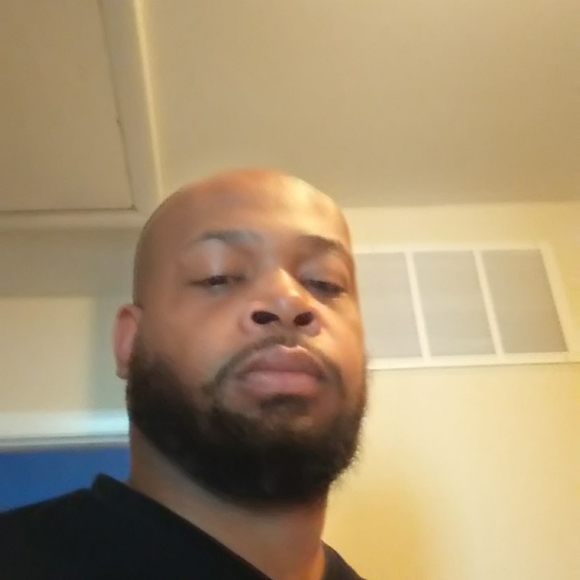 Profile Picture of David Lockwood (@david_lockwood) on Poshmark