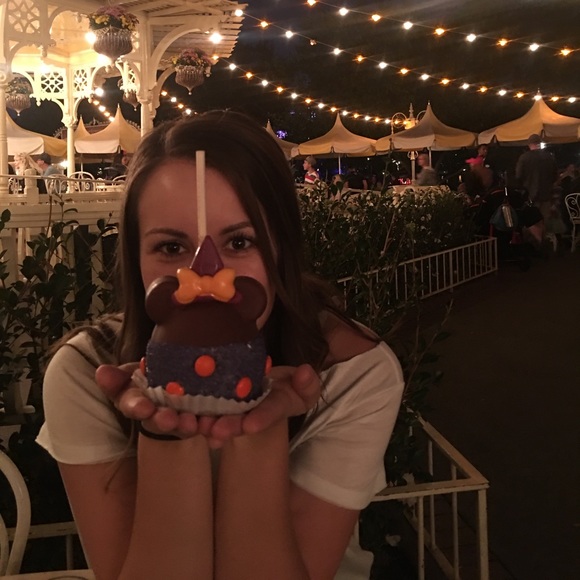 Profile Picture of Katie Iacobacci (@katieiacobacci) on Poshmark