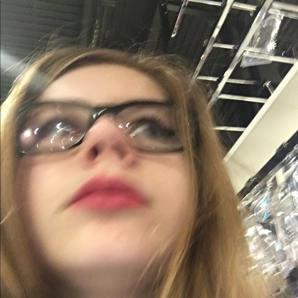 Profile Picture of Olivia Mikula (@penguingirl239) on Poshmark
