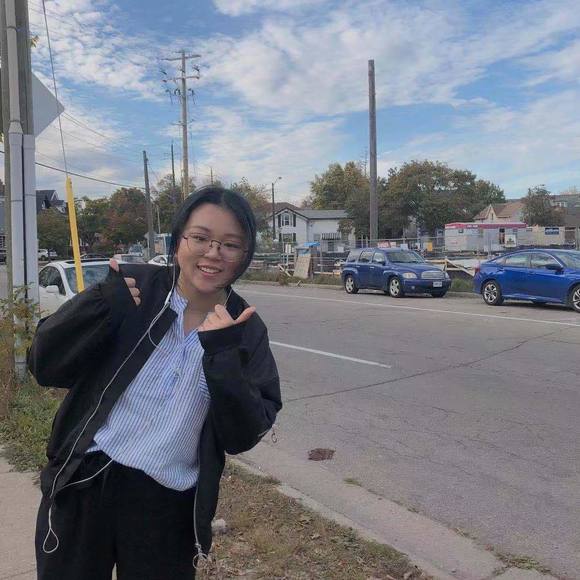 Profile Picture of Simona Wang (@xinyuwang0412) on Poshmark