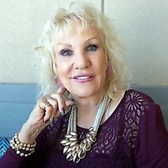 Profile Picture of Beverly Heath (@beverly_heath) on Poshmark