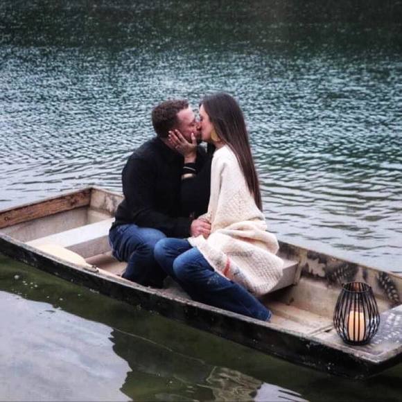 Profile Picture of Mandy Pennington couch (@donaldson15) on Poshmark