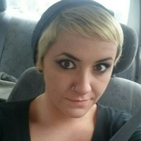 Profile Picture of Cassidy Gilbert (@cgilbert915) on Poshmark