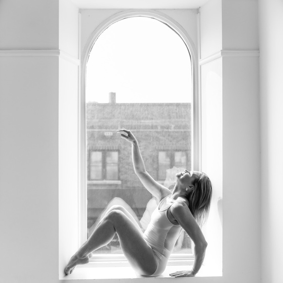 Profile Picture of Stephanie Vigers (@enpointesteph) on Poshmark
