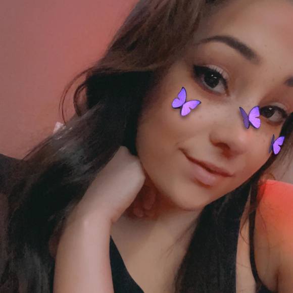 Profile Picture of Alexa Catala (@alexacatala) on Poshmark