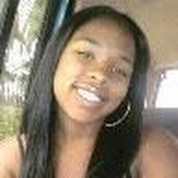 Profile Picture of Chelsea Poole (@chelseadp18) on Poshmark
