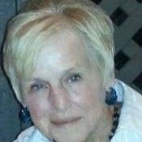 Profile Picture of Barbara Campbell (@barbaracampb109) on Poshmark