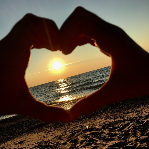 Profile Picture of Emma Filanovsky (@emmafilanovsky) on Poshmark