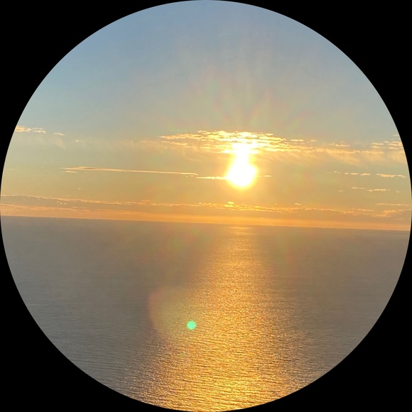 Profile Picture of Amelia Vann (@amelia_vann) on Poshmark