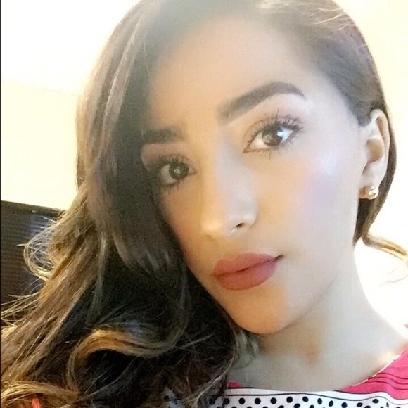 Profile Picture of Stephanie Anguiano (@fannyxo) on Poshmark