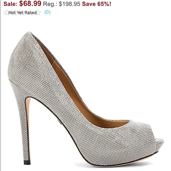 Profile Picture of Amaya Gorman (@amayadenae) on Poshmark