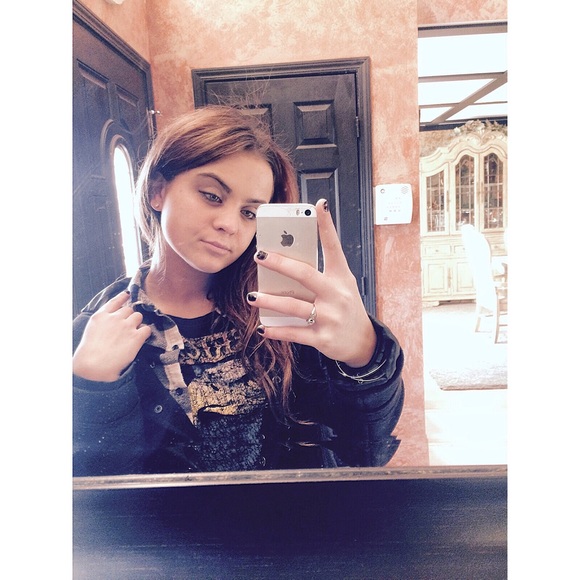 Profile Picture of Christina Magda (@christinamagda) on Poshmark