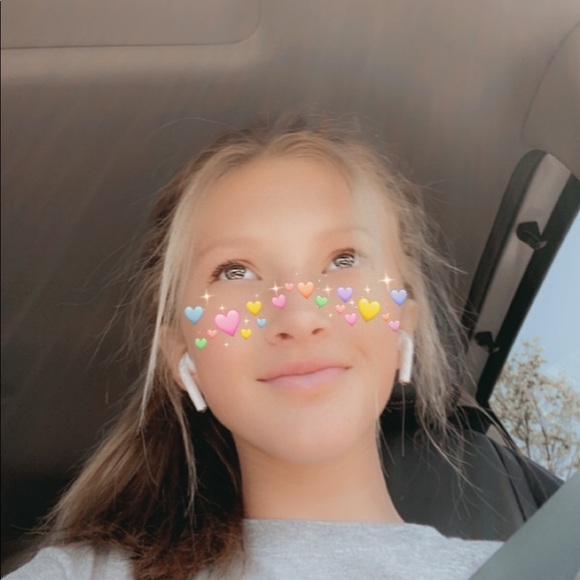 Profile Picture of Zippi Willgruber (@urgirlzippi) on Poshmark