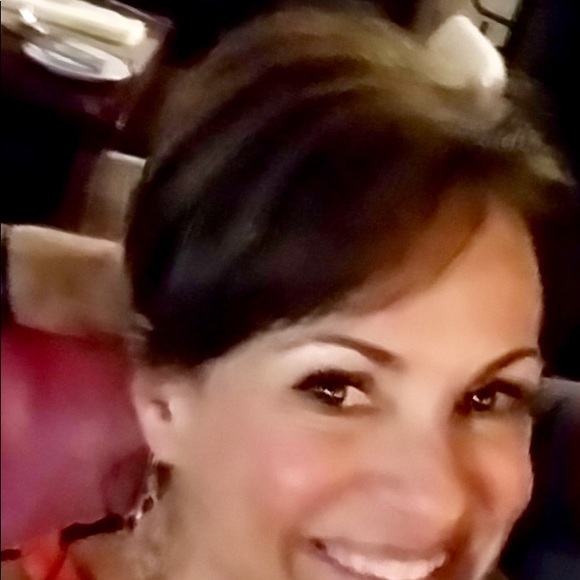 Profile Picture of Jacqueline Gantos (@jgantos87) on Poshmark