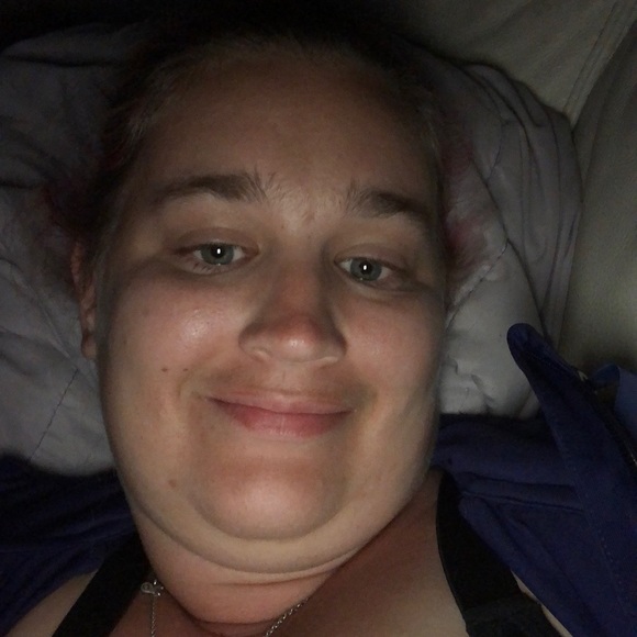 Profile Picture of Kathrina Searson (@kathrinasearson) on Poshmark