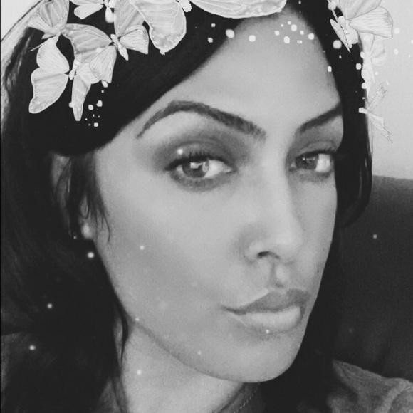 Profile Picture of Erin Nesbit (@enes1204) on Poshmark