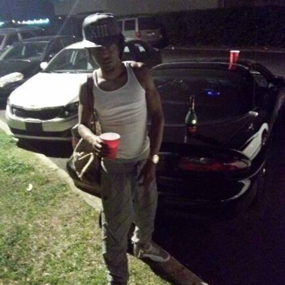 Profile Picture of Julio Julio (@julio_julio) on Poshmark