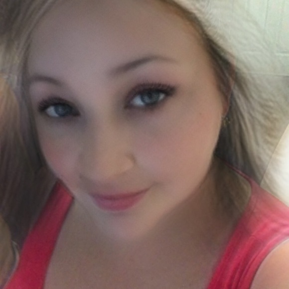 Profile Picture of Chrissy Rodriguez (@chrissysnow0807) on Poshmark