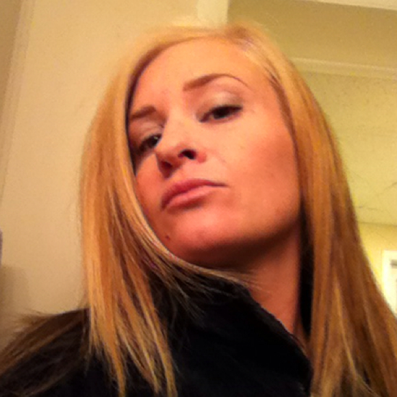 Profile Picture of Ashlee Meyer (@ameyer12) on Poshmark