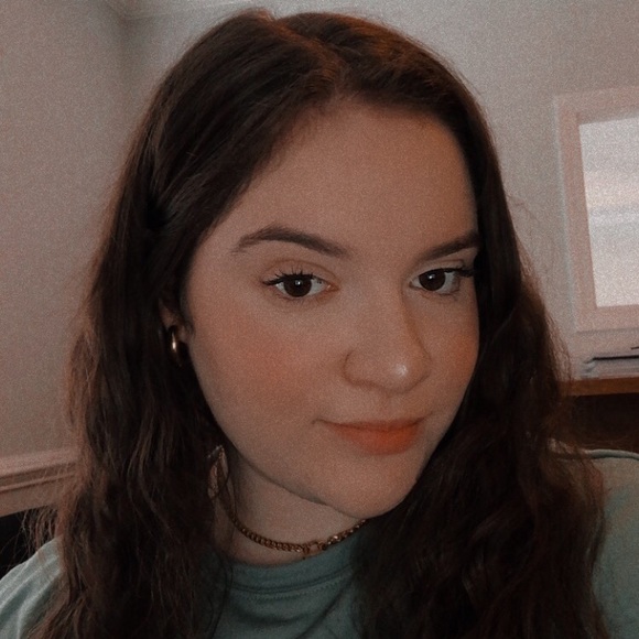 Profile Picture of Kayla Petrie (@kayla_petrie) on Poshmark