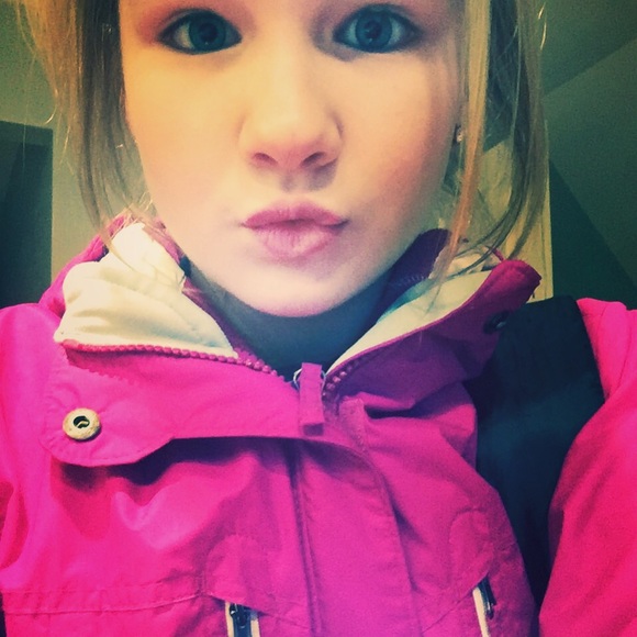 Profile Picture of Emily Toelle (@emilyjotoelle) on Poshmark