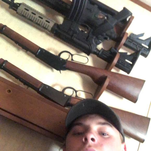 Profile Picture of Michael Gibson (@michaelgibso769) on Poshmark