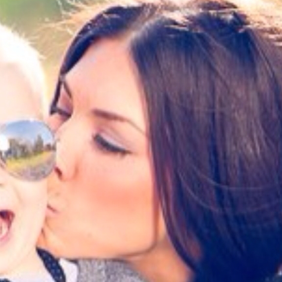 Profile Picture of Elizabeth Vawter (@vawtersgirl) on Poshmark