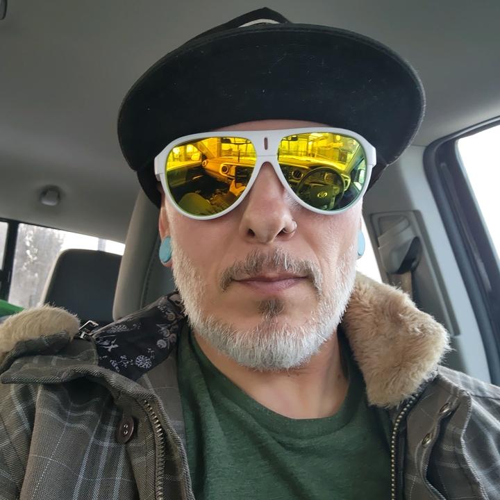 Profile Picture of Jeff Blinch (@sailingtheninerealms) on Tiktok