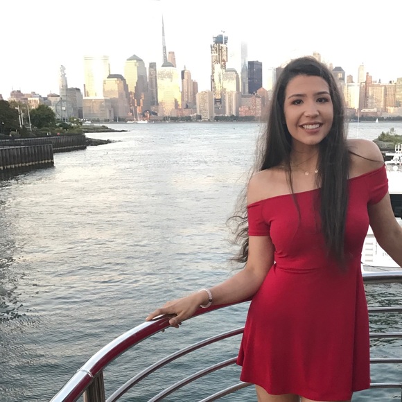Profile Picture of Paulina Glowacki (@paulinaa172) on Poshmark
