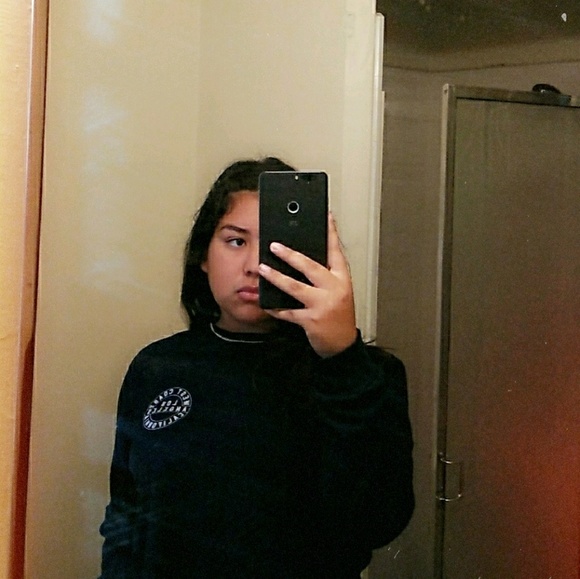 Profile Picture of Joanna Savedra (@joannasavedra) on Poshmark