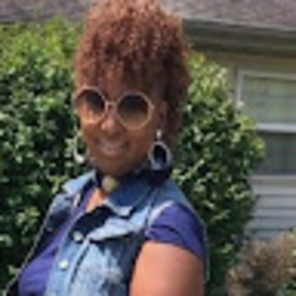 Keasha Hawthorne - Poshmark Profile Picture of Keasha Hawthorne (@keashahawthorne) on Poshmark