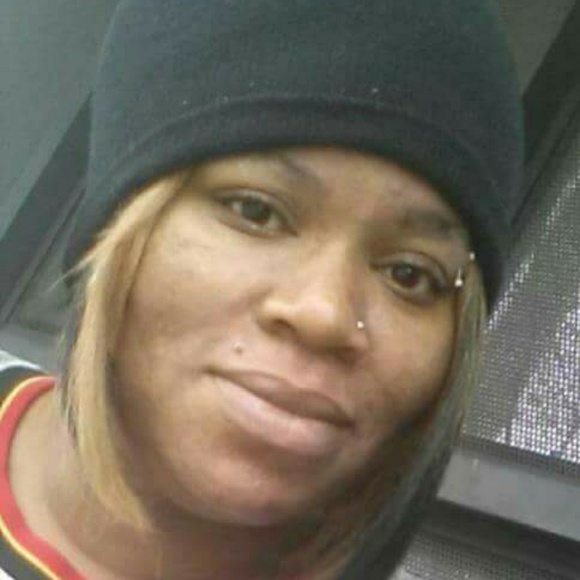 Profile Picture of Icess Reeves (@icess79) on Poshmark