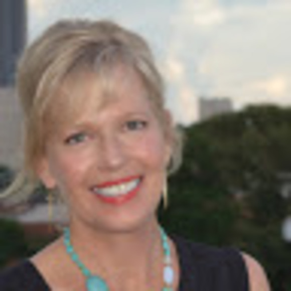 Profile Picture of Shelley Knoedler (@shelleyknoedler) on Poshmark