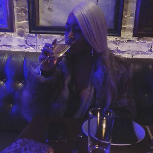 Profile Picture of Danielle Mackey (@foreverdanni) on Poshmark