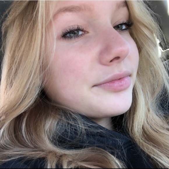 Profile Picture of Lanie Tomerlin (@lanietomerlin) on Poshmark