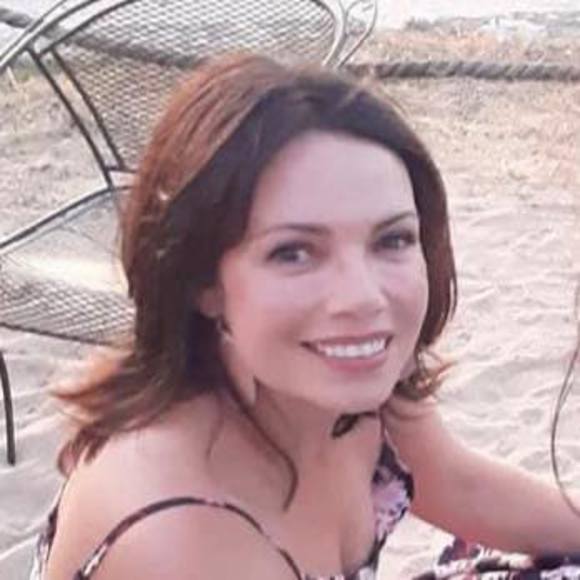 Profile Picture of Angela Zapalac (@angelaz14) on Poshmark