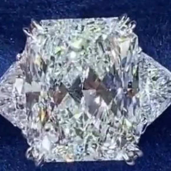 Profile Picture of Cynthia Stopko (@cynthiastopko) on Poshmark