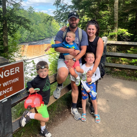 Profile Picture of Alexa Fields (@lexifields6) on Poshmark