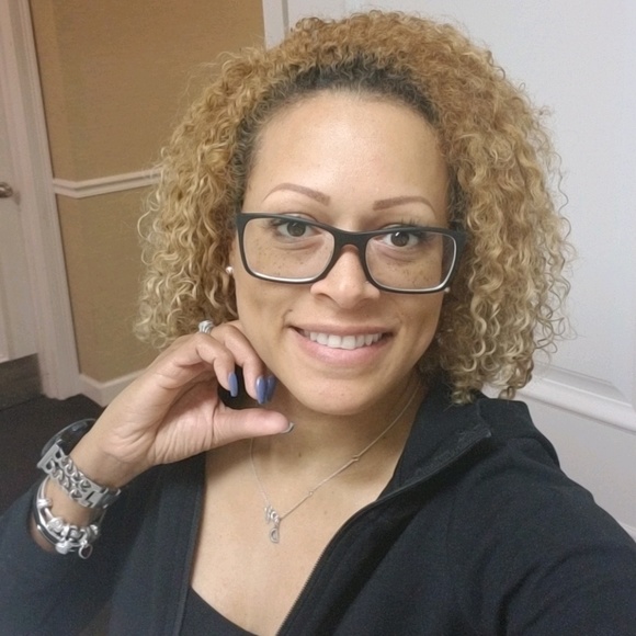 Profile Picture of Dinka Morillo (@dinkamorillo) on Poshmark