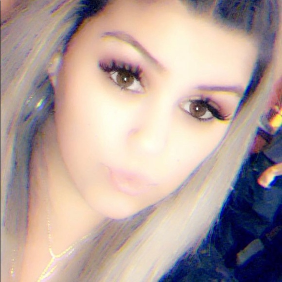 Profile Picture of Kortnee Bogdanoff (@kortnee_b) on Poshmark