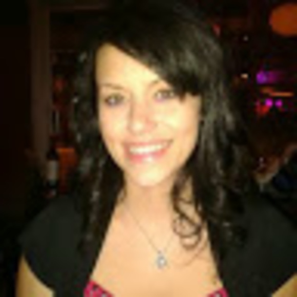 Profile Picture of Anne marie Barras (@ambarras123) on Poshmark