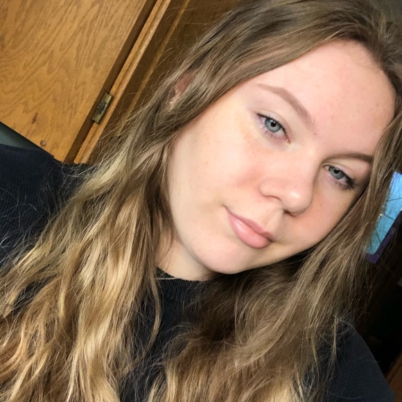 Profile Picture of Leila Moore (@leilamoore) on Poshmark