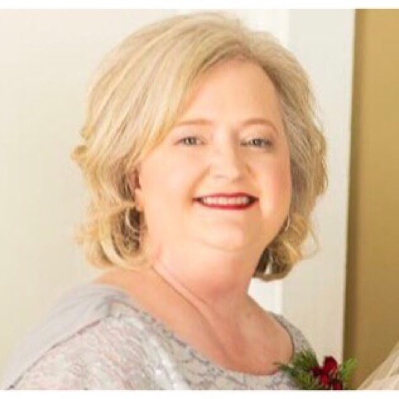 Profile Picture of Lynn Page (@lynnpage86) on Poshmark