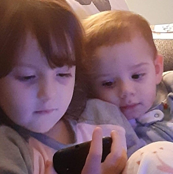 Profile Picture of Tami Kleinhoffer (@theouteredge) on Poshmark