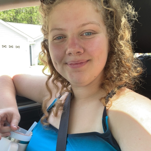 Profile Picture of Kayla Abrams (@kaylaa1508) on Poshmark