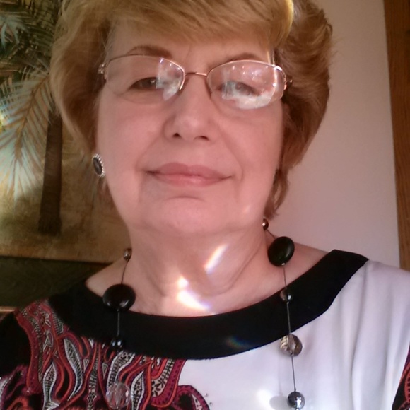 Profile Picture of Pat Dubrowski (@pattyd300) on Poshmark