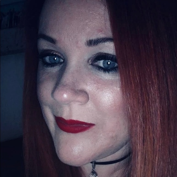 Profile Picture of Joanne Hennessy (@jhen850) on Poshmark