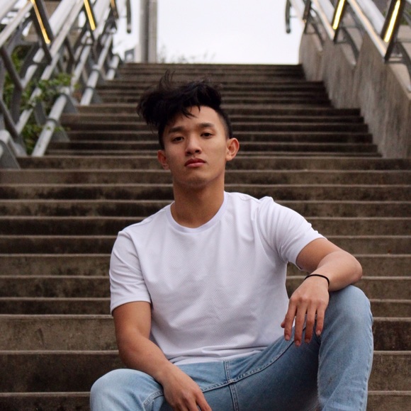 Profile Picture of Nguyen Eric (@ericn777) on Poshmark