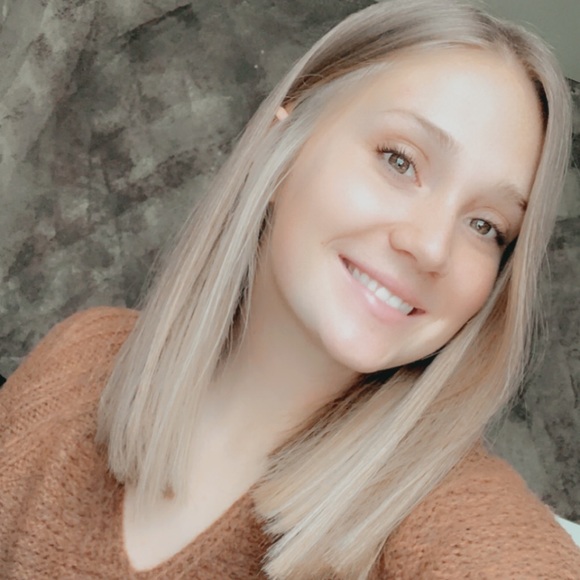 Profile Picture of Sydney Stefanick (@sns05) on Poshmark